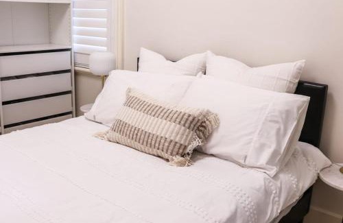 Millers Point Maison | Waterfront Stylish & Charming Retreat