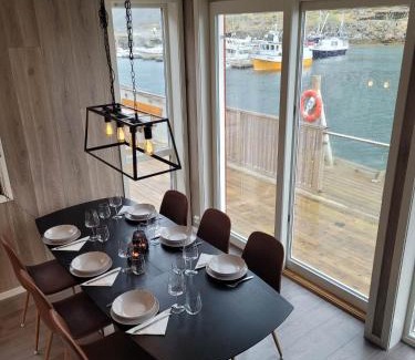 Ballstad Maison | Waterfront Suite l Ballstad l Lofoten l Norway