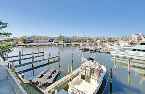 Avon Maison | WATERFRONT SUMMER AND WINTER RENTAL IN PRESTIGIOUS BAY POINT HARBOUR