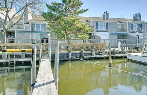 Avon Maison | WATERFRONT SUMMER AND WINTER RENTAL IN PRESTIGIOUS BAY POINT HARBOUR