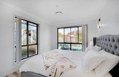 Newport Maison | Waterfront Sunset Pontoon Fish & Crab Ready