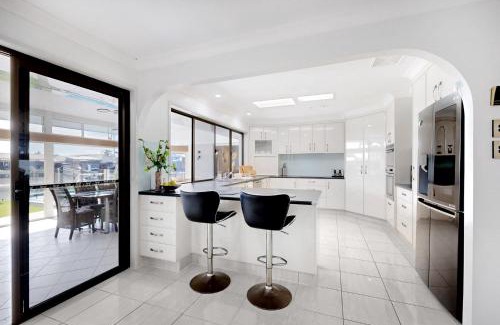 Newport Maison | Waterfront Sunset Pontoon Fish & Crab Ready