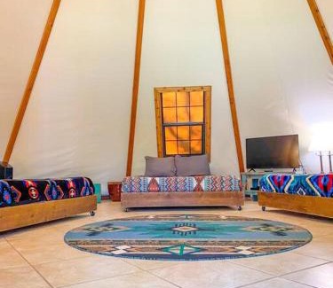 Seguin Maison | Waterfront Teepee 2 Red Fox