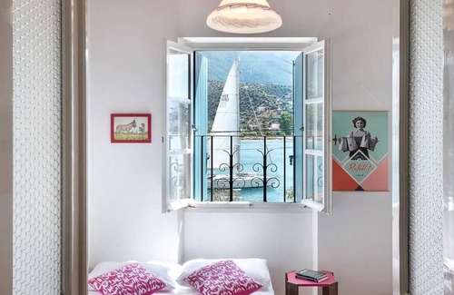 Poros Maison | Waterfront townhouse with private garden