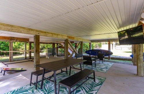 Rocky Point Maison | Waterfront Treehouse on the Cape Fear with Dock