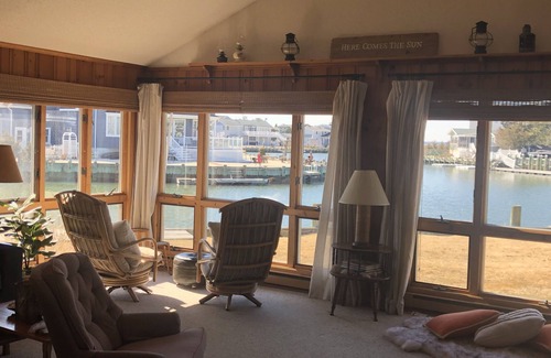 High Bar Harbor Maison | Waterfront Cottage 120ft of private dock, bring your water toys to enjoy the bay