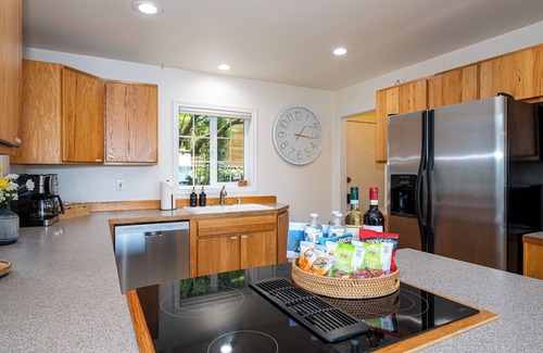 Burley Maison | Waterfront Vashon Island Home, Beach Access & View