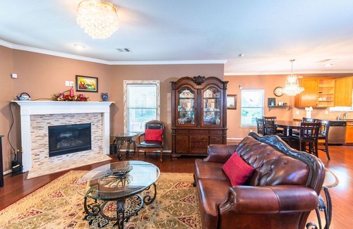 Katy Maison | WaterFront View 2Br 1.5Ba Home