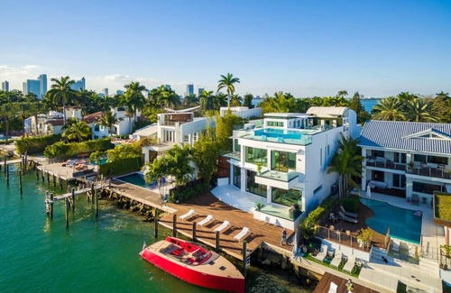 Venetian Islands Maison | Waterfront Villa - Rooftop Pool & Spa - Theater