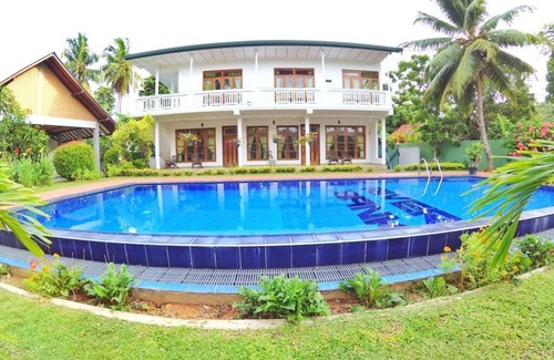 Matara Villa | Villa pieds dans l'eau avec piscine extérieure (12P)