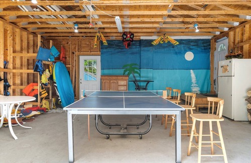 Lyman Maison | Waterfront w/ Kayak's, SUP's and Ping Pong Table!