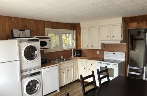 Austin Chalet De Ski | Bord de l’eau Estrie avec spa privé au sel,sauna,kayaks,paddle,wifi