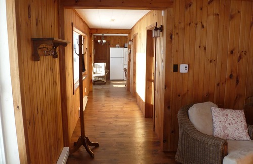 Austin Chalet De Ski | Bord de l’eau Estrie avec spa privé au sel,sauna,kayaks,paddle,wifi