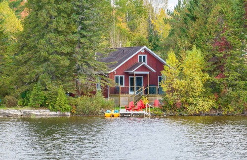 Eastman Chalet De Ski | Bord de l’eau Estrie, spa creusé au sel, sauna, coucher de soleil,kayaks,paddles