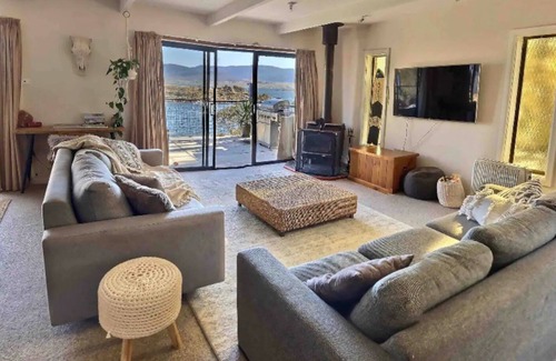 East Jindabyne Cabine | Waterfront with Lake and Mountain views