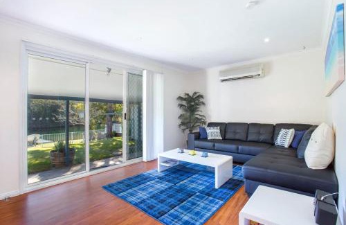 Lake Conjola Maison | Waterfront Wonder - lakeside home w. private jetty