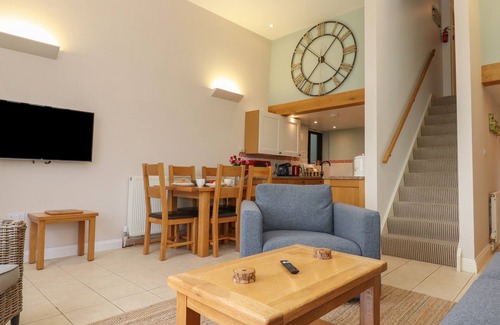 Bradworthy Maison | WATERLAND OLD BARN, pet friendly, with open fire in Bradworthy