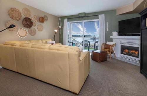 Lincoln City Maison | Waters Edge 304