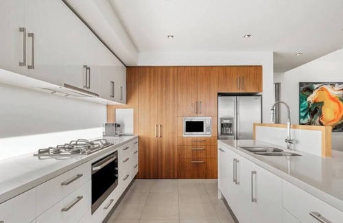 Edithvale Maison | Waters Edge Retreat - water views on the beach