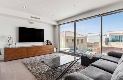 Edithvale Maison | Waters Edge Retreat - water views on the beach