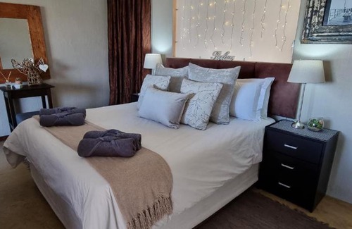 Kosmos Maison | Watershed Guest House