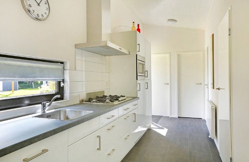 Lochem Chalet De Ski | Waterside Bliss in Lochem