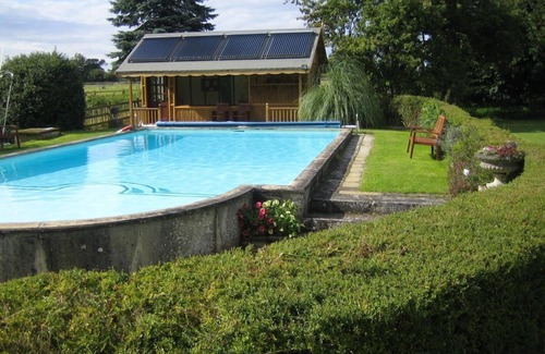 Spixworth Cottage | Waterside Cottage - sleeps 8 guests in 3 bedrooms
