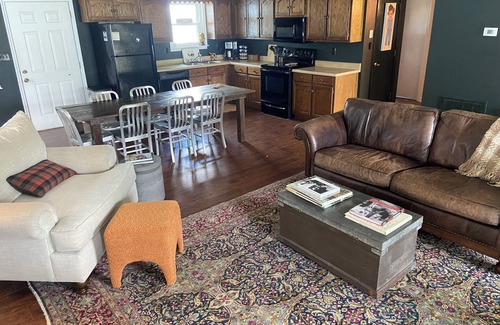 Leesburg Maison | Waterside Cottage with private dock and boat ramp