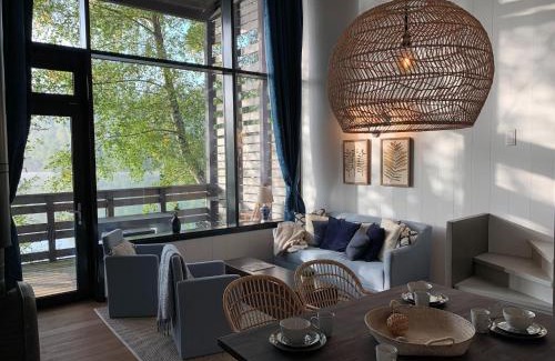 Maubray Maison | Waterside Elegance Sky Pad