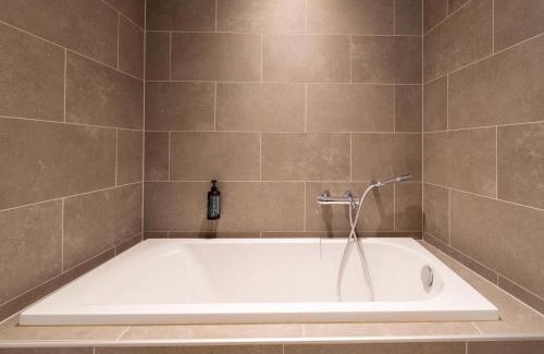 Maubray Maison | Waterside Elegance Sky Pad