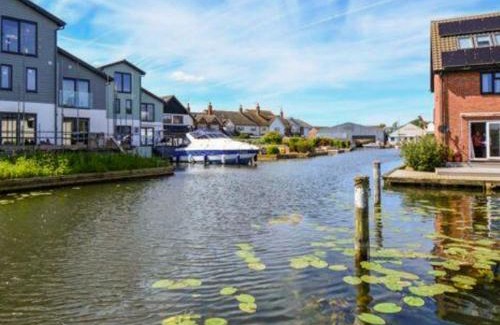 Irstead Maison | Waterside
