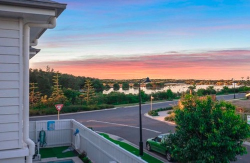 Rothwell Maison | Waterside holiday