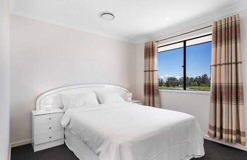 Newport Maison | WATERSIDE HOLIDAY HOME