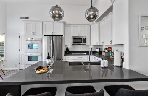 Arrowhead Lakes Maison | Waterside - Lavish Lakeside Property with Heated Pool and Pontoon Boat