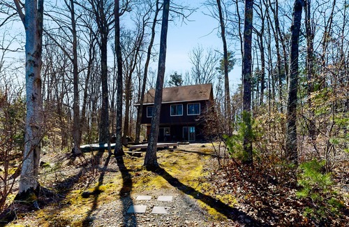 New Durham Maison | Waterside retreat with streaming, grill, open layout, full kitchen, & W/D