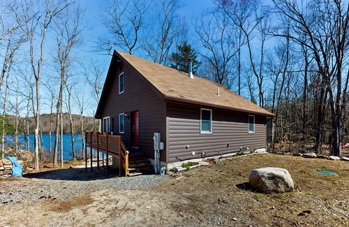 New Durham Maison | Waterside retreat with streaming, grill, open layout, full kitchen, & W/D