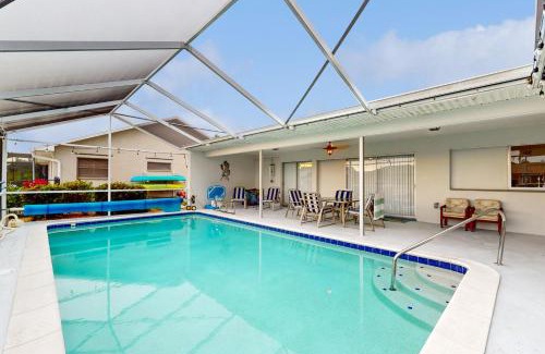 Lochmoor Waterway Estates Maison | Waterside Tranquility