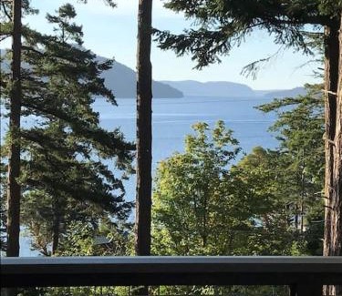 Eastsound Maison | Waterview,impeccable Studio Cottage, Walk To Town