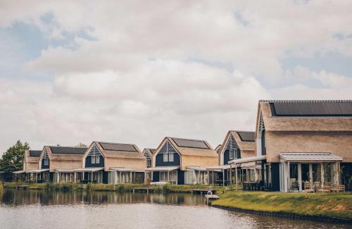 Heeg Maison | Watervilla buitenzijde met Sauna I 8 personen - Boutique Parc Pharshoeke