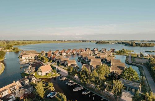 Heeg Maison | Watervilla buitenzijde met Sauna I 8 personen - Boutique Parc Pharshoeke