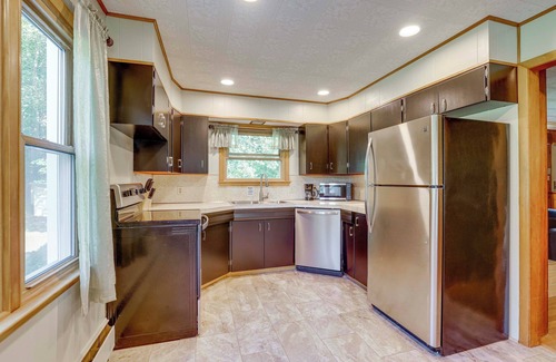 Watkins Glen Cottage | Watkins Glen Home w/Hot Tub ~ 3 Mi to Raceway!