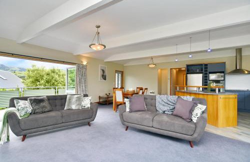Akaroa Maison | Watson Street - Bookahome