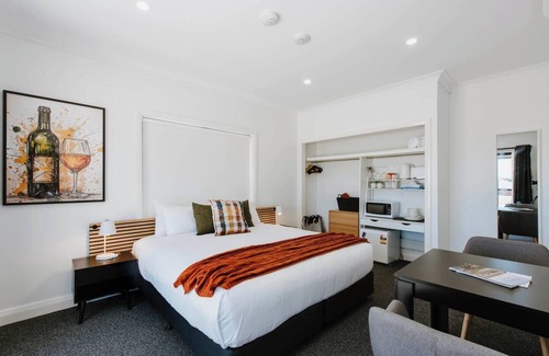 Central Mudgee Maison | Wattle and Gum Suite A Stylish Boutique style Stay