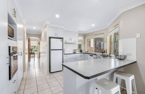 Eli Waters Maison | Wattlebird Lane Sunny Family Friendly Abode
