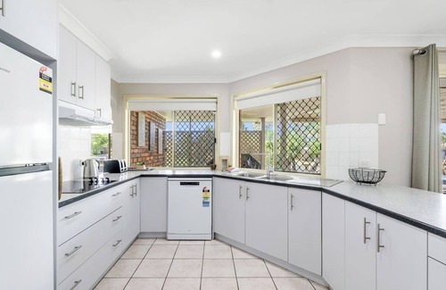 Eli Waters Maison | Wattlebird Lane Sunny Family Friendly Abode
