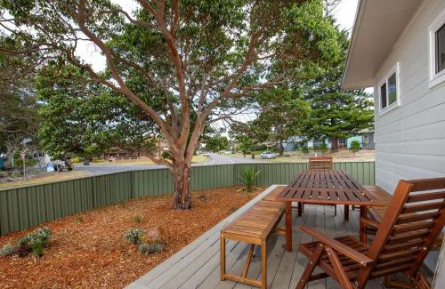 Callala Beach Maison | Watts Haus Pet Friendly 5 Mins Walk to Beach