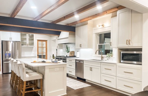 West Point Cabine | Waverly Lakehouse - private cabin, lake view, close to Old Waverly/Mossy Oak