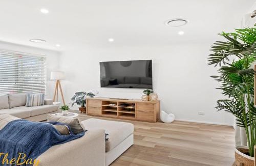 Fingal Bay Maison | Waves on Whitesands