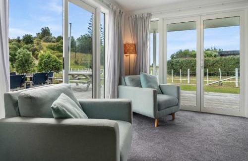 Parapara Maison | WaveSong Cottage - Your Escape by the Sea