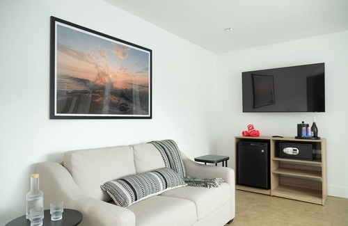 Rehoboth Beach Hôtel | Wayfinder Suite | The Waypoint | Spacious Layout for Longer Rehoboth Stays